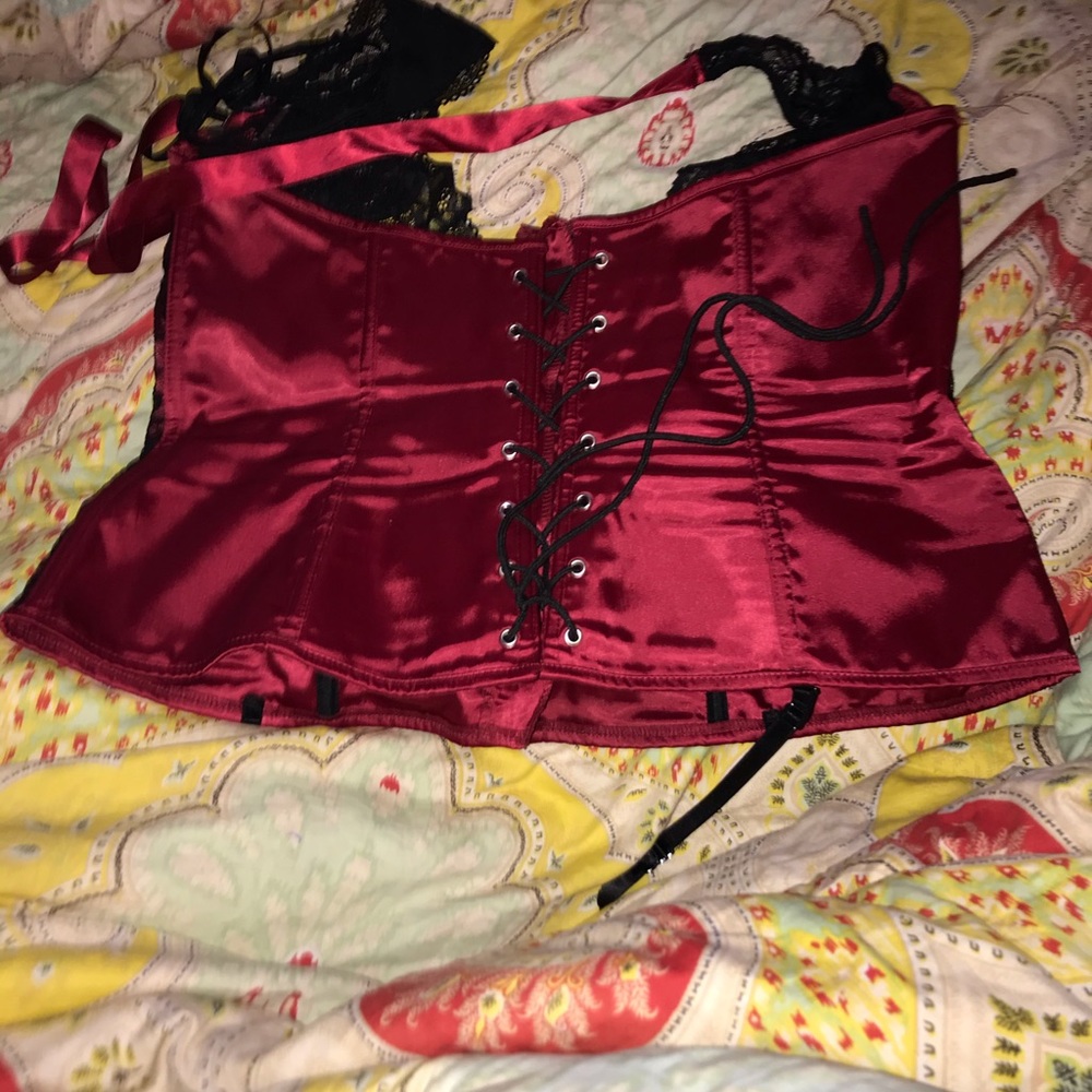 Plus size Corset - Picture 4 of 5